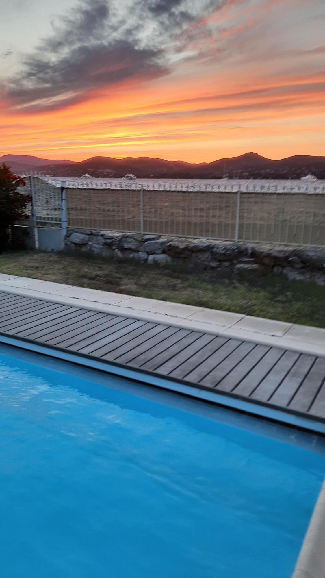 Villa Playa Del Sol -B4 Saint Tropez Bagian luar foto